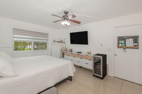 Condo in Pembroke Pines, Florida, 2 bedrooms  № 1315573 - photo 21