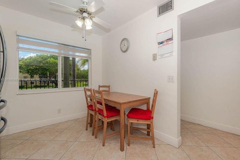 Copropriété à vendre à Pembroke Pines, Floride: 2 chambres, 110.74 m2 № 1315573 - photo 8