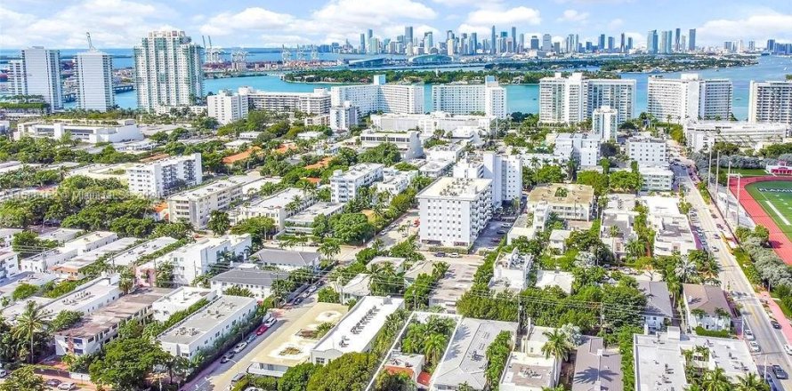 Commercial property in Miami Beach, Florida 435.62 sq.m. № 1172642