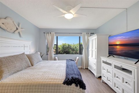 Condo in Jensen Beach, Florida, 2 bedrooms  № 860017 - photo 20