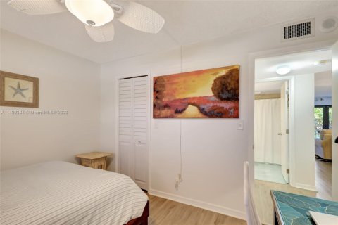 Condo in Jensen Beach, Florida, 2 bedrooms  № 860017 - photo 28