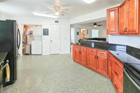 House in Edgewater, Florida 3 bedrooms, 230.77 sq.m. № 1296521 - photo 27