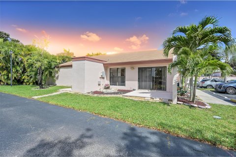 House in Sunrise, Florida 2 bedrooms, 164.81 sq.m. № 1097809 - photo 5