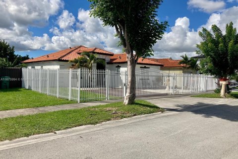 Casa en venta en Homestead, Florida, 4 dormitorios, 165.83 m2 № 1399932 - foto 4