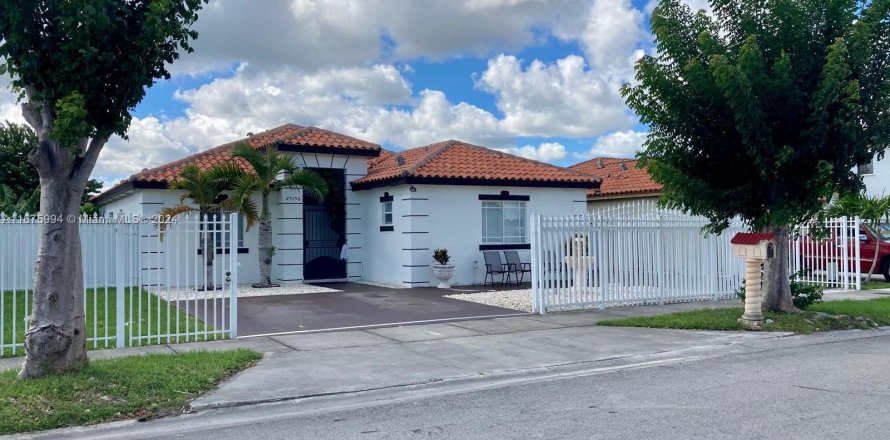 Casa en Homestead, Florida 4 dormitorios, 165.83 m2 № 1399932