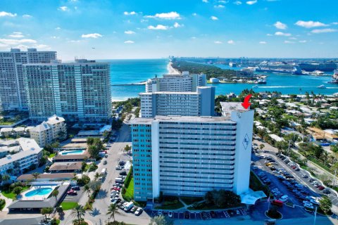 Condo in Fort Lauderdale, Florida, 2 bedrooms  № 977135 - photo 1