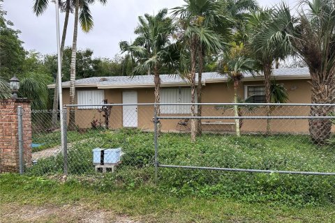 House in Homestead, Florida 3 bedrooms, 146.23 sq.m. № 908534 - photo 1