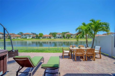 Villa ou maison à vendre à Greenacres, Floride: 4 chambres, 254.27 m2 № 1138723 - photo 15