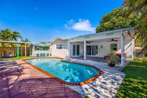 Villa ou maison à vendre à Dania Beach, Floride: 4 chambres, 156.35 m2 № 912240 - photo 1