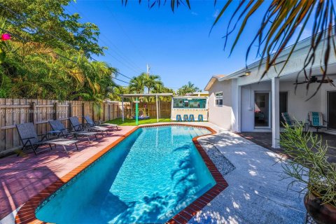 House in Dania Beach, Florida 4 bedrooms, 156.35 sq.m. № 912240 - photo 22