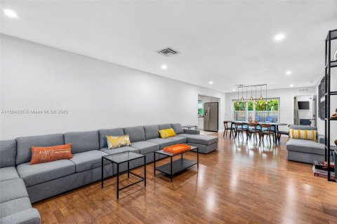 Villa ou maison à vendre à Dania Beach, Floride: 4 chambres, 156.35 m2 № 912240 - photo 3