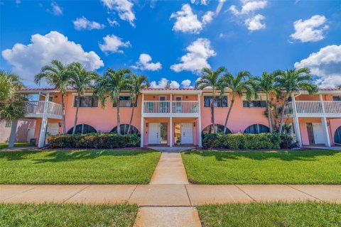 Touwnhouse à vendre à Tierra Verde, Floride: 2 chambres, 101.73 m2 № 1372047 - photo 1