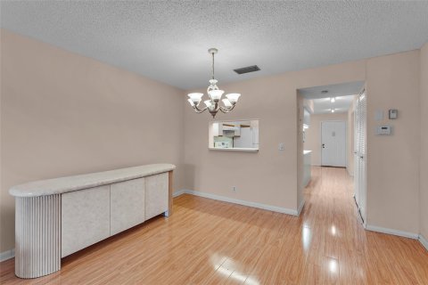 Condo in Tamarac, Florida, 2 bedrooms  № 1005529 - photo 21