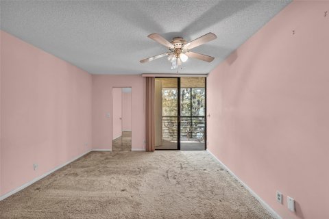 Condo in Tamarac, Florida, 2 bedrooms  № 1005529 - photo 17