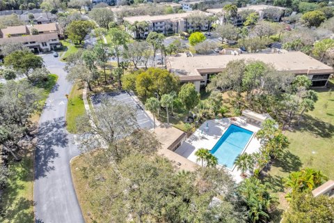 Condo in Tamarac, Florida, 2 bedrooms  № 1005529 - photo 2