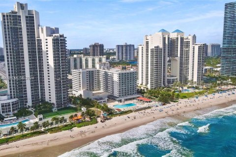 Propiedad comercial en venta en Sunny Isles Beach, Florida № 1231187 - foto 16