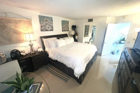 Condominio en venta en Pembroke Pines, Florida, 2 dormitorios, 125.51 m2 № 1230845 - foto 15
