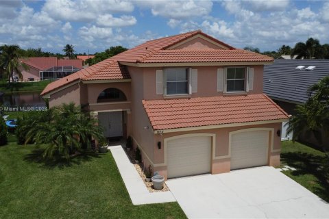 Villa ou maison à vendre à Pembroke Pines, Floride: 4 chambres, 187.38 m2 № 1236539 - photo 1