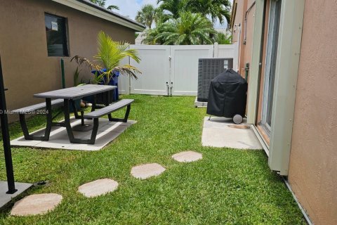 House in Pembroke Pines, Florida 4 bedrooms, 187.38 sq.m. № 1236539 - photo 27