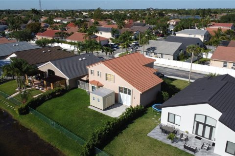 Villa ou maison à vendre à Pembroke Pines, Floride: 4 chambres, 187.38 m2 № 1236539 - photo 2