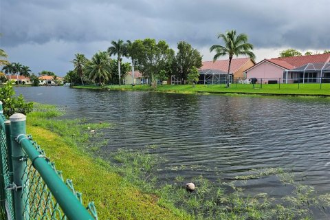 Villa ou maison à vendre à Pembroke Pines, Floride: 4 chambres, 187.38 m2 № 1236539 - photo 9