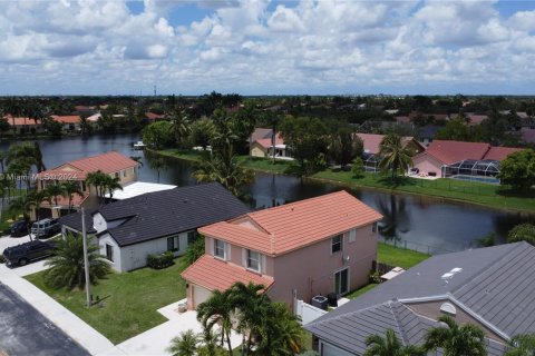 Villa ou maison à vendre à Pembroke Pines, Floride: 4 chambres, 187.38 m2 № 1236539 - photo 3