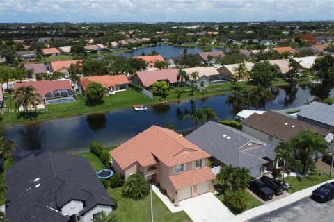 Villa ou maison à vendre à Pembroke Pines, Floride: 4 chambres, 187.38 m2 № 1236539 - photo 4