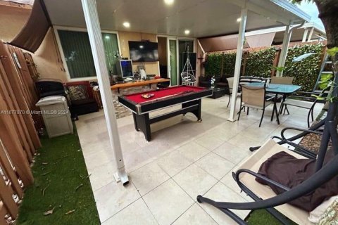 Adosado en venta en Hialeah, Florida, 2 dormitorios, 101.17 m2 № 1404381 - foto 9