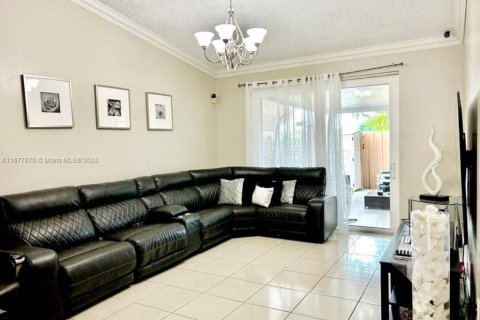 Touwnhouse à vendre à Hialeah, Floride: 2 chambres, 101.17 m2 № 1404381 - photo 7