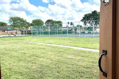 Adosado en venta en Hialeah, Florida, 2 dormitorios, 101.17 m2 № 1404381 - foto 18