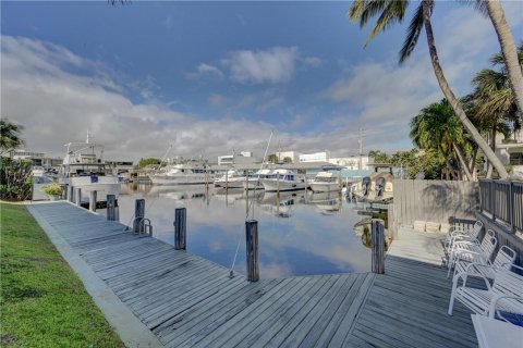 Condominio en venta en Lauderdale-by-the-Sea, Florida, 2 dormitorios, 73.39 m2 № 1155772 - foto 11