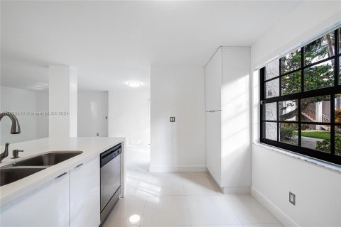 Condo in Aventura, Florida, 2 bedrooms  № 1418397 - photo 12