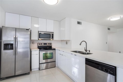 Condo in Aventura, Florida, 2 bedrooms  № 1418397 - photo 11