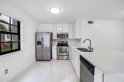 Condo in Aventura, Florida, 2 bedrooms  № 1418397 - photo 8