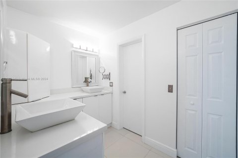 Condo in Aventura, Florida, 2 bedrooms  № 1418397 - photo 16