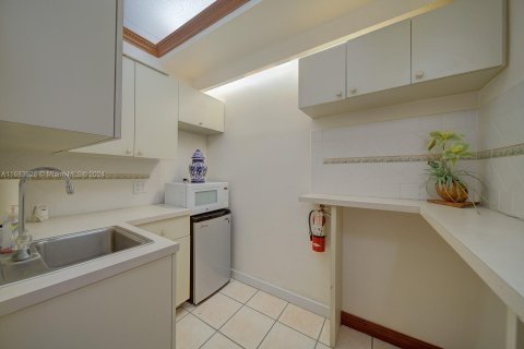 Propiedad comercial en venta en Miami, Florida № 1418278 - foto 16