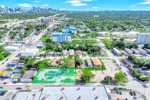 Propiedad comercial en venta en Miami, Florida № 1419821 - foto 1