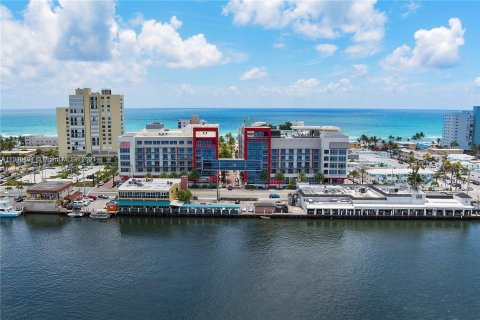 Studio in the Condo in Hollywood, Florida  № 271796 - photo 1