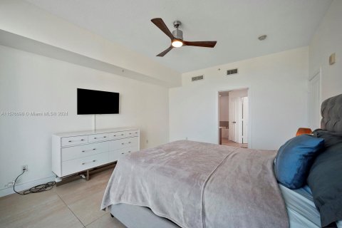 Condo in Hallandale Beach, Florida, 2 bedrooms  № 1145500 - photo 11