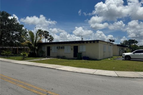 Купить коммерческую недвижимость в Хомстед, Флорида 125.05м2, № 1145532 - фото 2