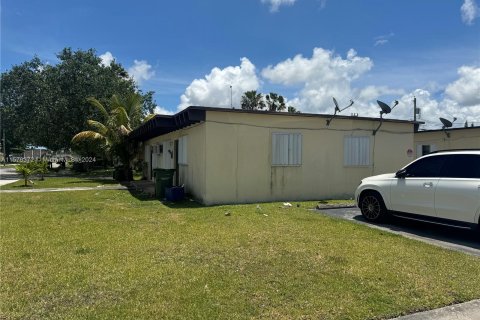 Купить коммерческую недвижимость в Хомстед, Флорида 125.05м2, № 1145532 - фото 3