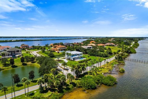 House in Merrit Island, Florida 5 bedrooms, 368.54 sq.m. № 1349473 - photo 5