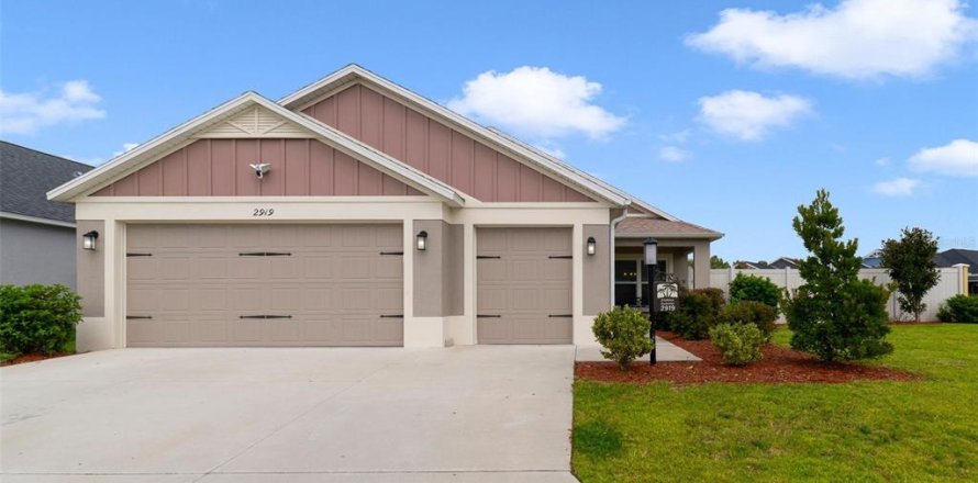 House in The Villages, Florida 3 bedrooms, 157.56 sq.m. № 1349441