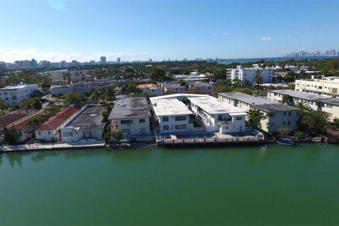 Condo in Miami Beach, Florida, 2 bedrooms  № 874060 - photo 15