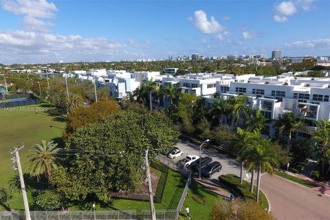 Condo in Miami Beach, Florida, 2 bedrooms  № 874060 - photo 10