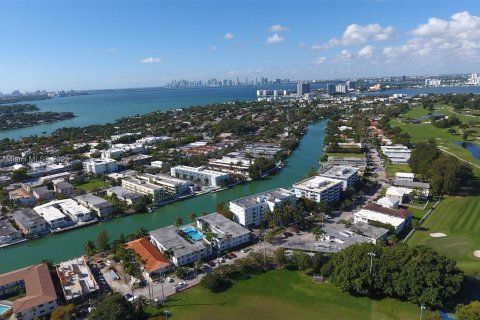 Condo in Miami Beach, Florida, 2 bedrooms  № 874060 - photo 12