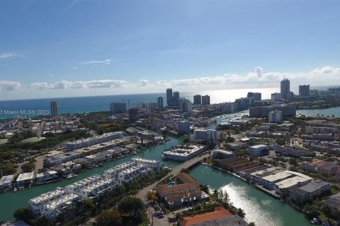 Condo in Miami Beach, Florida, 2 bedrooms  № 874060 - photo 11