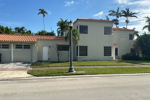 House in Miami Beach, Florida 3 bedrooms, 308.06 sq.m. № 874108 - photo 7