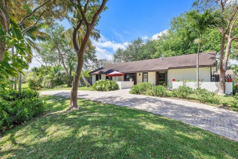 Villa ou maison à vendre à Cutler Bay, Floride: 3 chambres, 144.28 m2 № 1098343 - photo 1