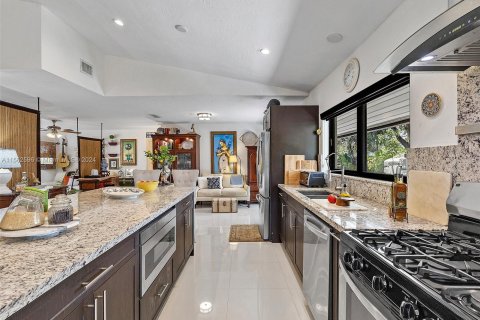 Villa ou maison à vendre à Cutler Bay, Floride: 3 chambres, 144.28 m2 № 1098343 - photo 13